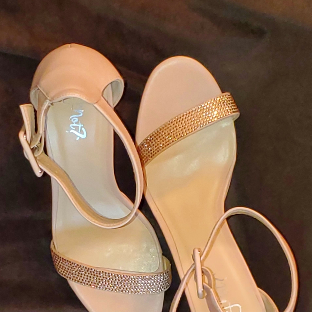 Dress shoes nude